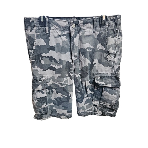 Levi's Men's Gray Camo Print Cargo Shorts Casual Outdoors Versatile - Picture 1 of 3